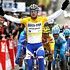 Tom Boonen gagne la 2ème étape de Paris-Nice 2006, Frank Schleck se trouve tout-à-fait à droite de l'image